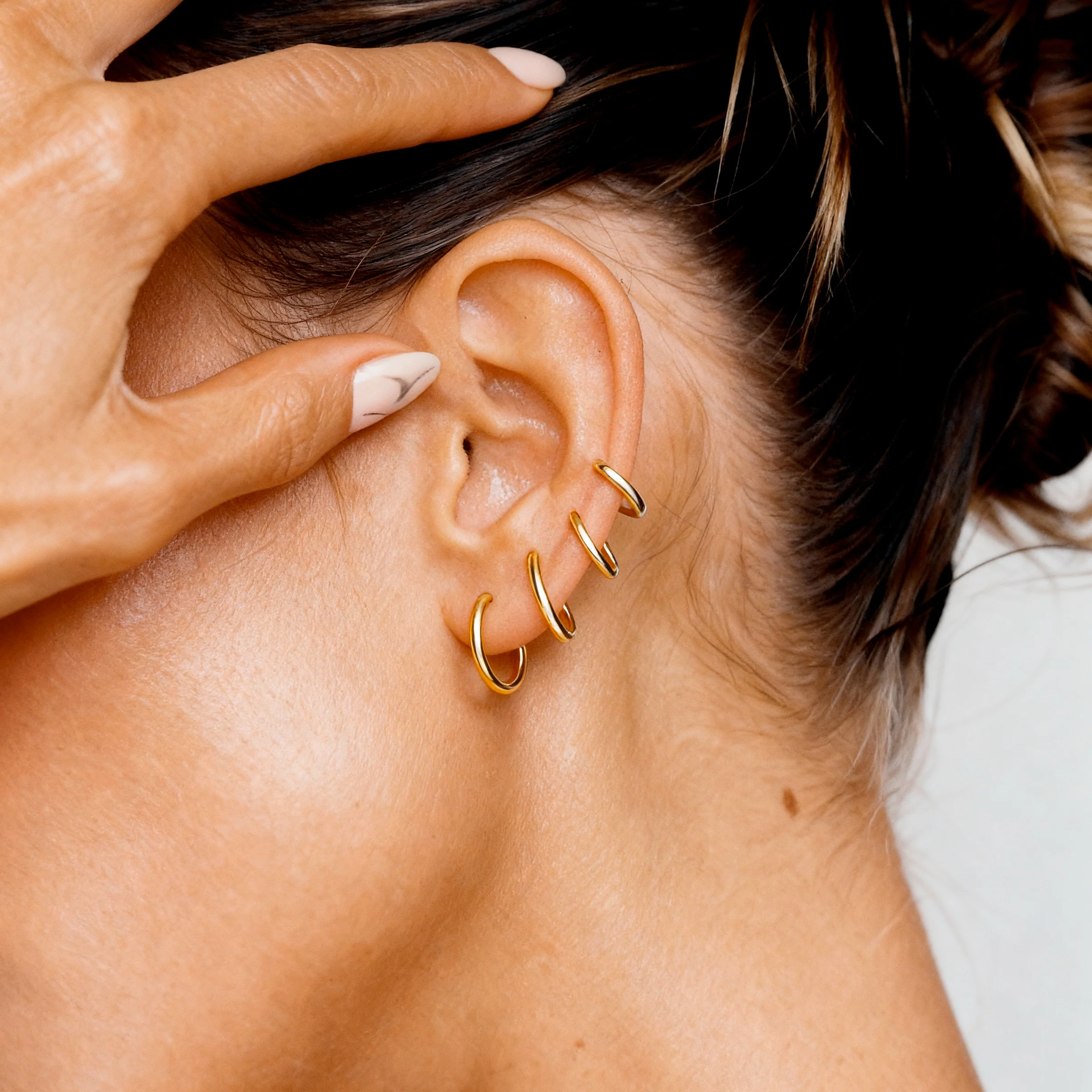 Simple Hoops Earrings - Image 5